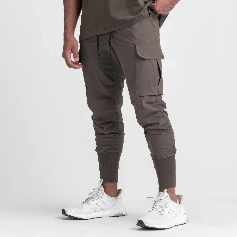 Pantaloni sportivi da uomo in versione mimetica - una combinazione di comfort eccezionale e design elegante