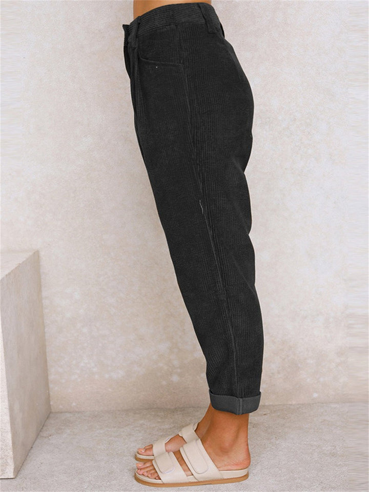 Pantaloni eleganti da donna in velluto a coste con gamba dritta - Un look classico ed elegante