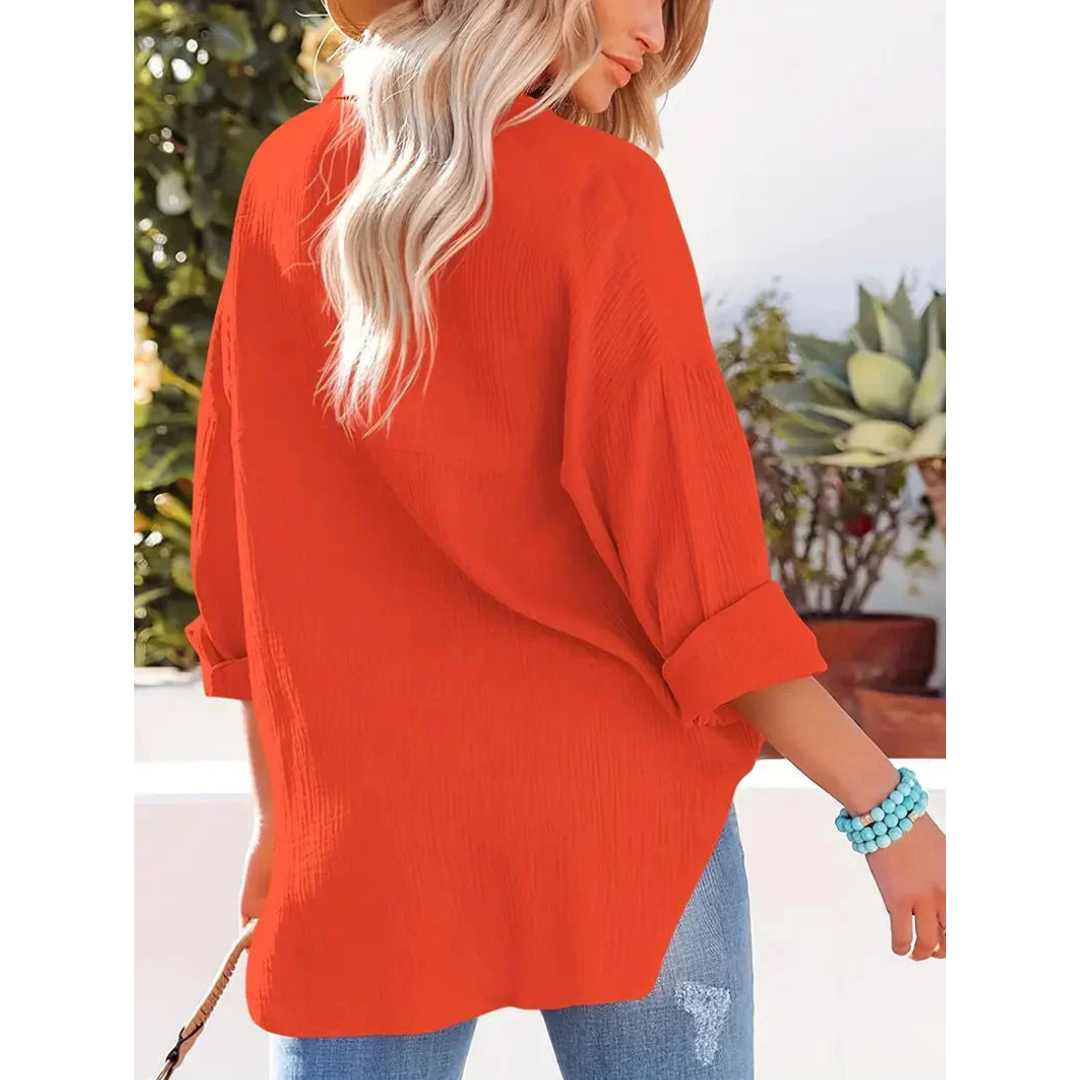 Elegante camicia da donna a maniche lunghe con chiusura classica a bottoni