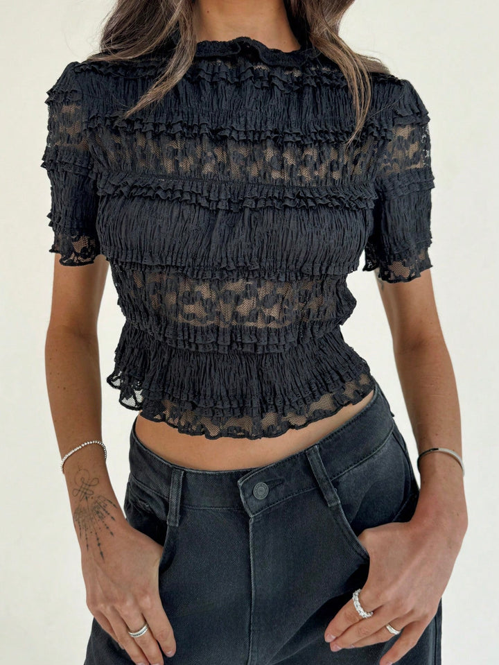 <p>Giada - Elegante Top in Pizzo Corto per un Aspetto Raffinato</p>