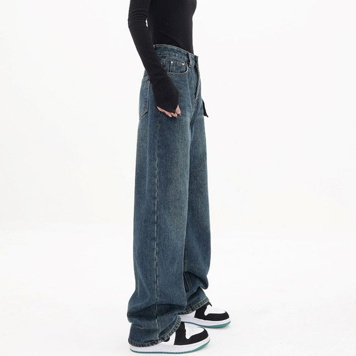 Jeans da donna dal taglio dritto e rilassato: una scelta comoda ed elegante per ogni occasione.