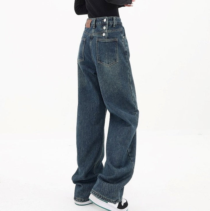 Jeans da donna dal taglio dritto e rilassato: una scelta comoda ed elegante per ogni occasione.