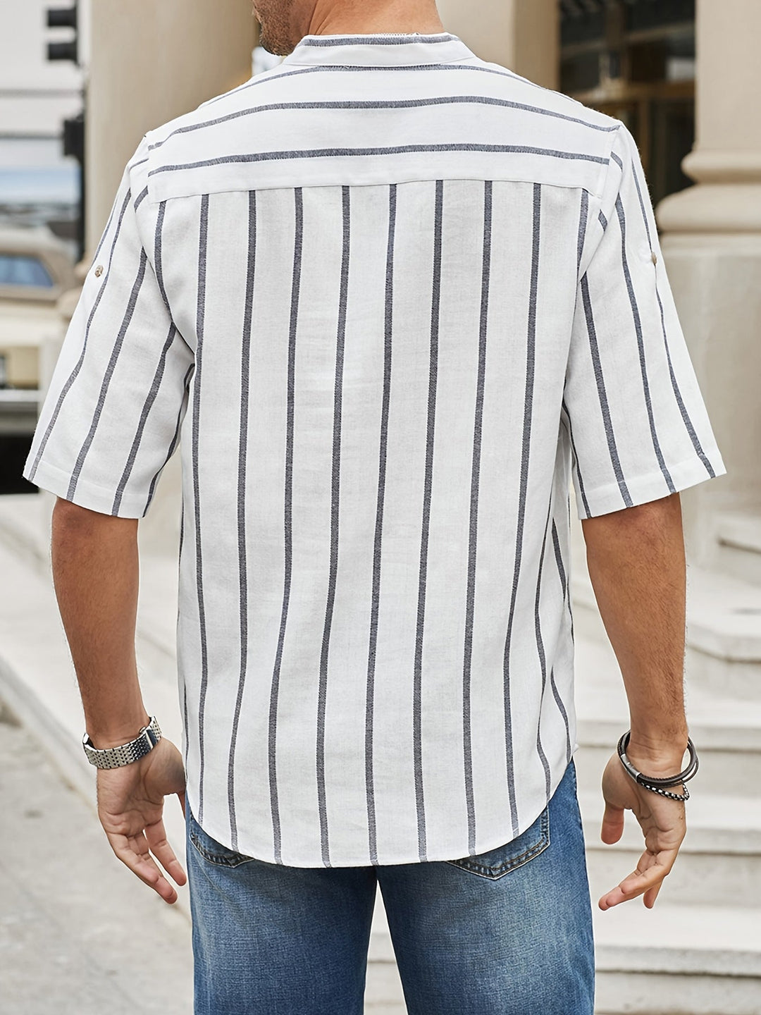 Elegante t-shirt da uomo a maniche corte a righe senza tempo