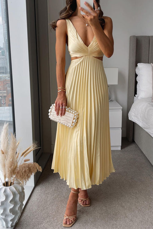 <p><strong>Honora</strong> - Elegante abito midi con raffinata gonna plissettata</p>