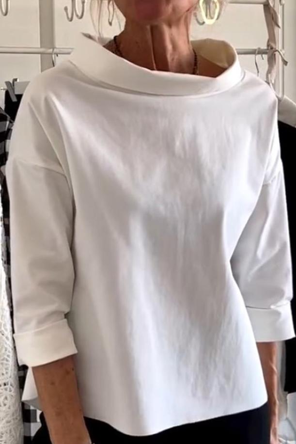Top da donna elegante con collo alto di tendenza per uno stile unico