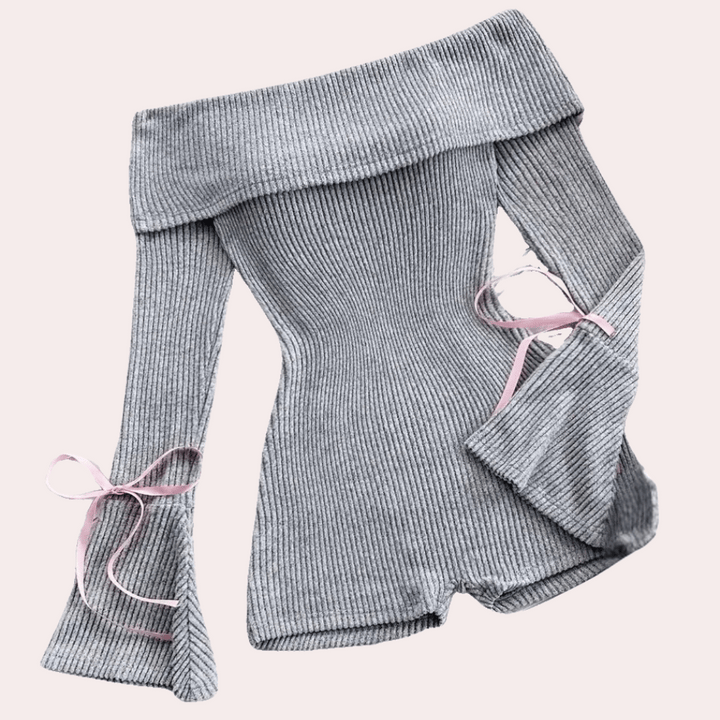 <p>Autunno - Rottura alla moda in maglia a coste scollata</p>
