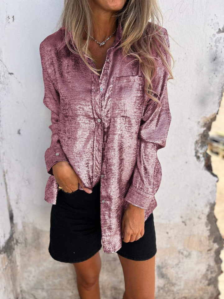 Elegante camicetta metallica da donna con colletto alla moda e design moderno