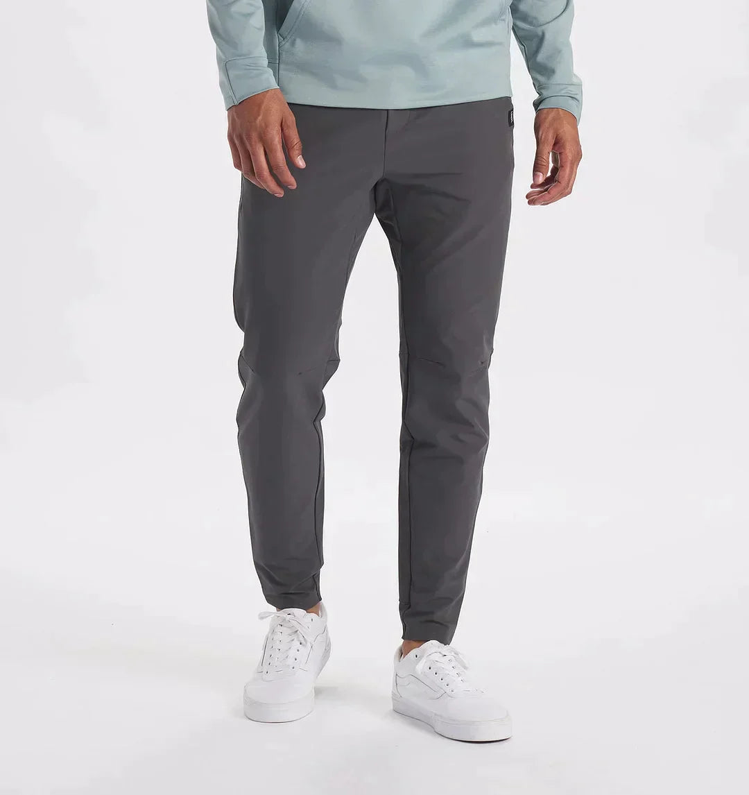 Pantaloni business da uomo esclusivi e oversize: una garanzia di stile elegante