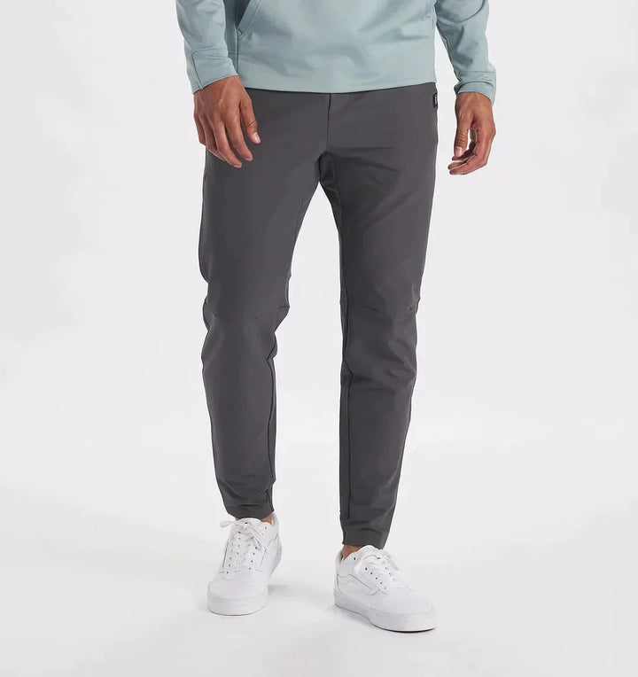 Pantaloni business da uomo esclusivi e oversize: una garanzia di stile elegante
