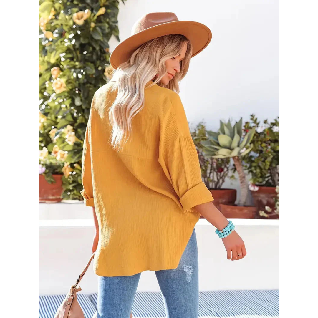 Elegante camicia da donna a maniche lunghe con chiusura classica a bottoni