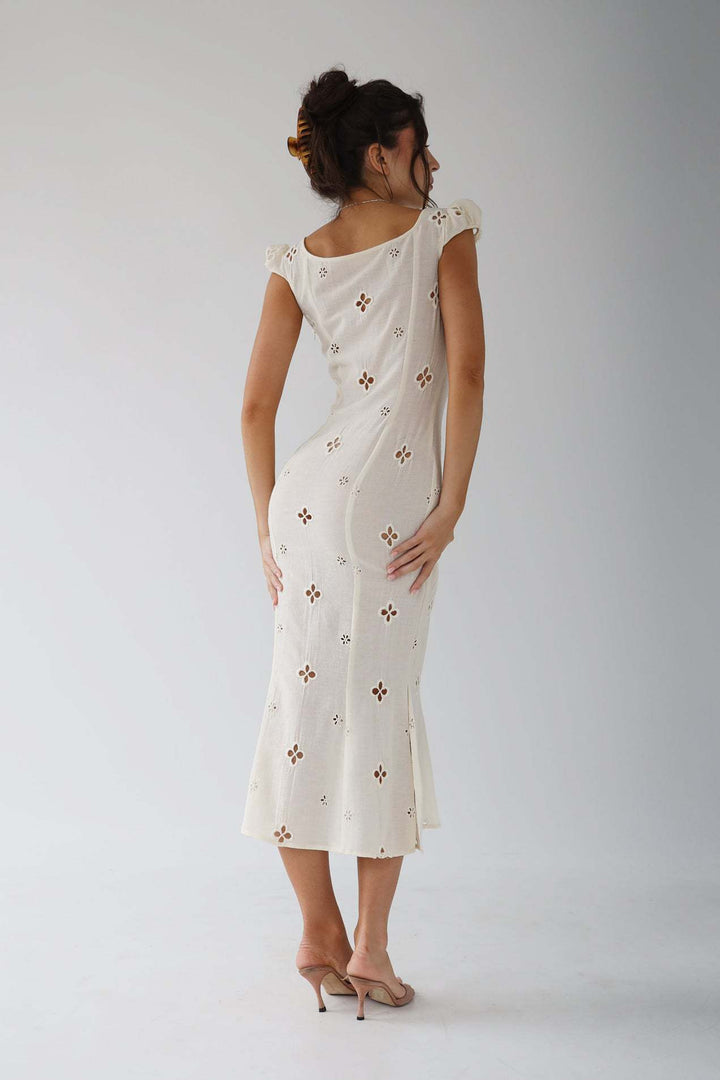 <html><body><p>Isabella - Elegante Vintage Abito Midi con Ricamo a Coda di Pesce</p></body></html>