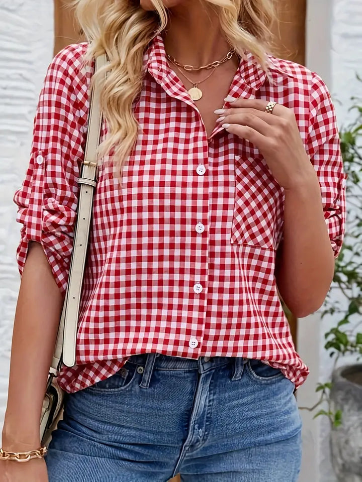 Elegante camicia da donna button-down con maniche arrotolate e pratico taschino sul petto