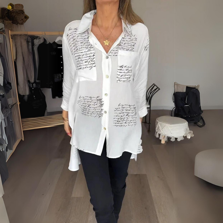 <p>Noëlla - Blusa Artistica Unica con Stampa Scritta a Mano Elegante</p>