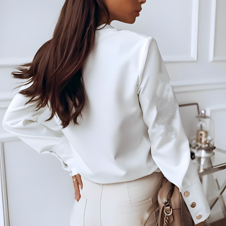 Elegante camicia da donna a maniche lunghe con bottoni - un look elegante e alla moda
