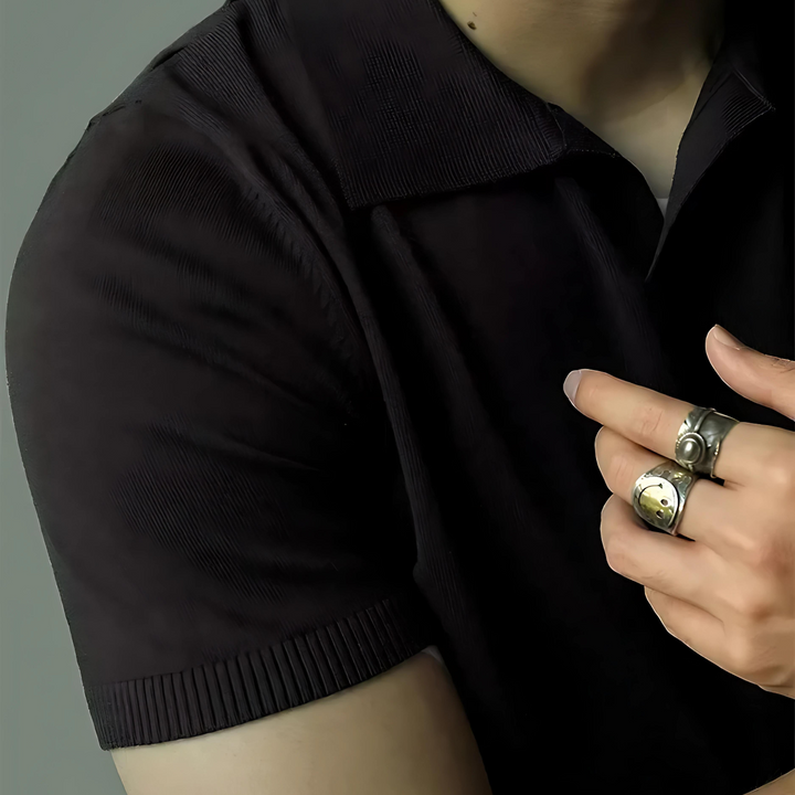 Polo da uomo elegante e versatile con classico scollo a V