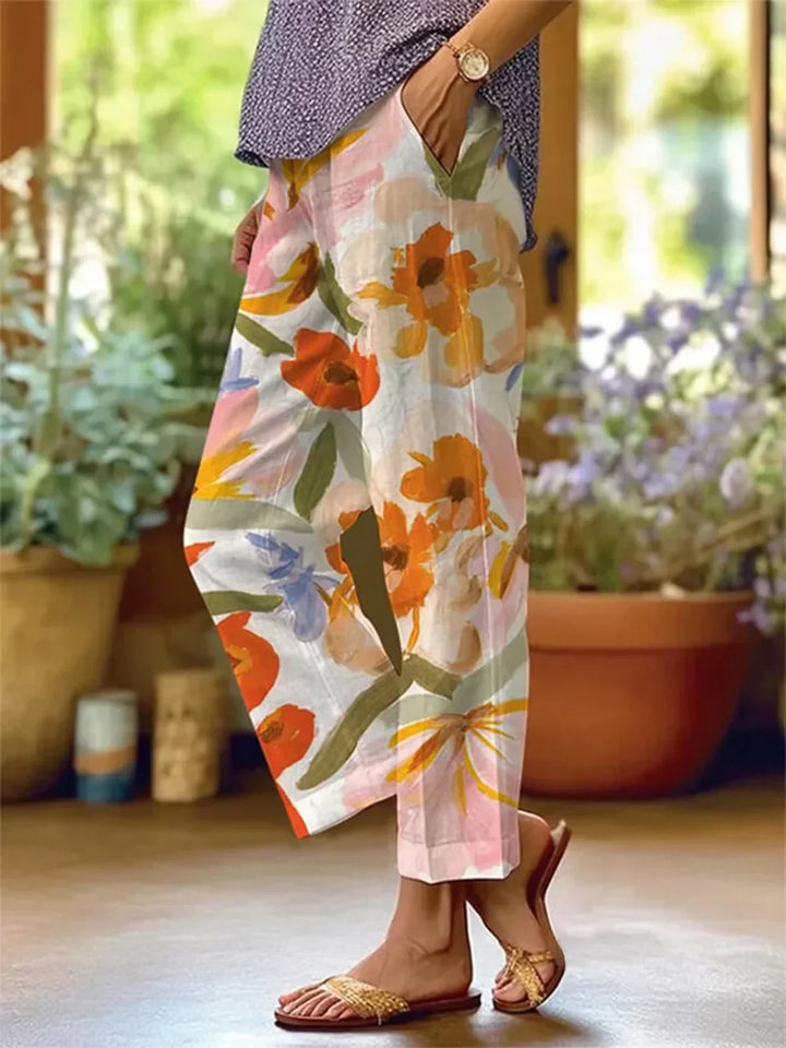 Pantaloni eleganti da donna con motivi floreali - un look elegante e alla moda