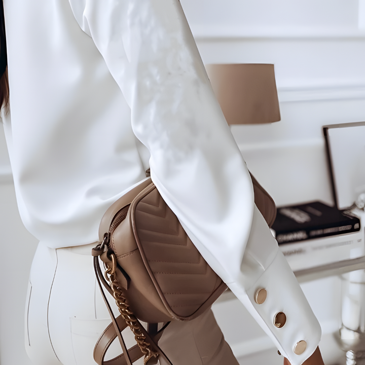 Elegante camicia da donna a maniche lunghe con bottoni - un look elegante e alla moda
