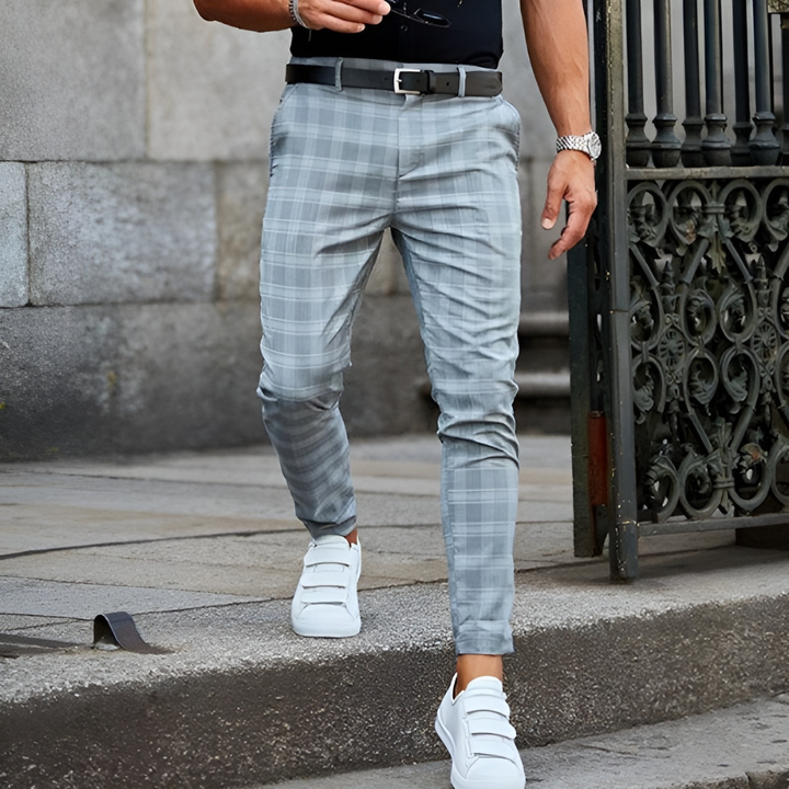 Eleganti pantaloni slim fit da uomo con motivo a quadri di tendenza: un look unico e alla moda