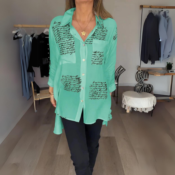 <p>Noëlla - Blusa Artistica Unica con Stampa Scritta a Mano Elegante</p>