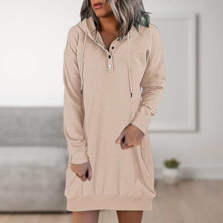 <p>Edwina - Abito a maglia alla moda, casual, con cappuccio e elegante chiusura a bottone al collo.</p>