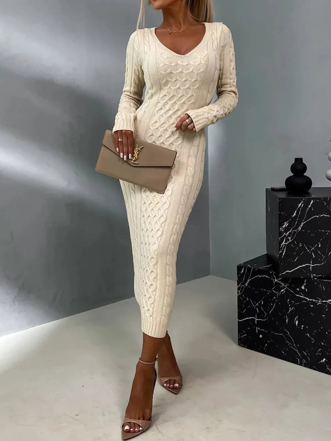 Daphne - Elegante Sweaterjurk met Fijne Kant aan de Achterkant