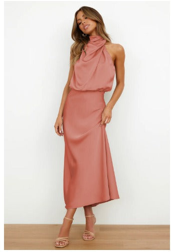 Elegante satijnen jurk met één schouder van Anna