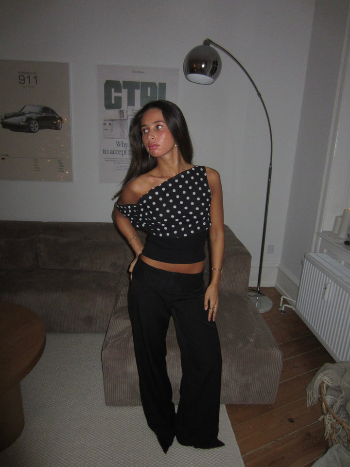<div>Affascinante Top a Pois Lina</div>