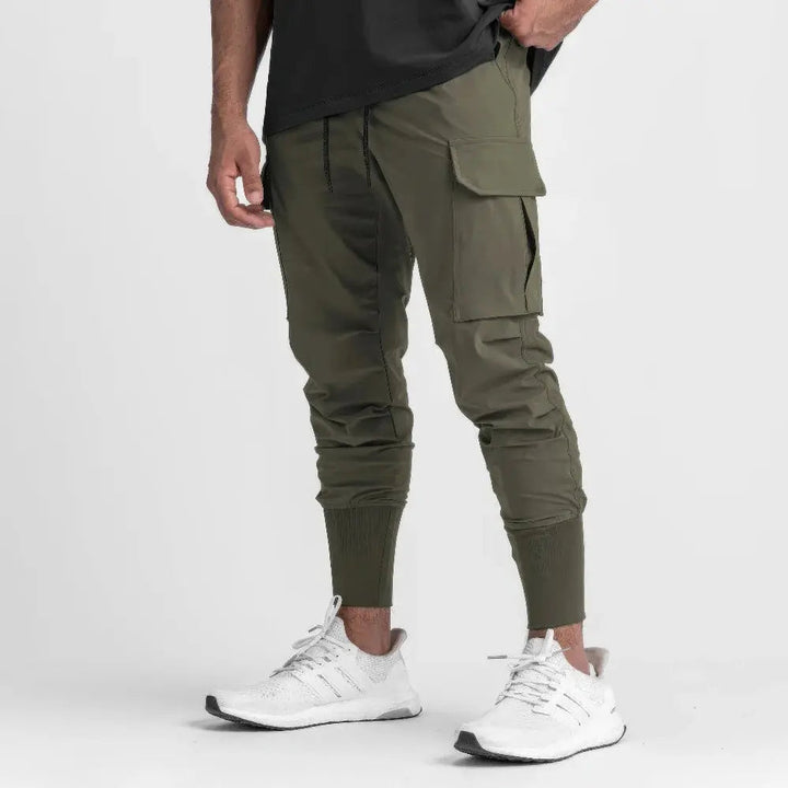 Pantaloni sportivi da uomo in versione mimetica - una combinazione di comfort eccezionale e design elegante