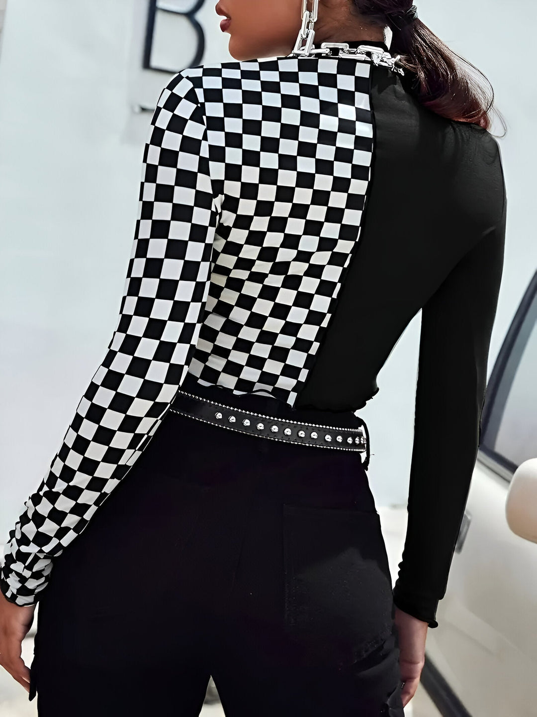 <div>Cyra - Top Color Block Elegante per un Look alla Moda</div>