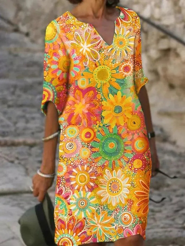Elegante abito da donna a fantasia floreale per un look elegante e alla moda