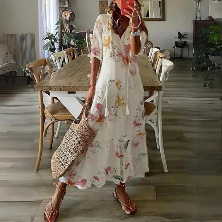 <html>
<head>
</head>
<body>
<p>Lotte - Elegante Maxi Abito con Fantasia di Fiori Vibranti</p>
</body>
</html>