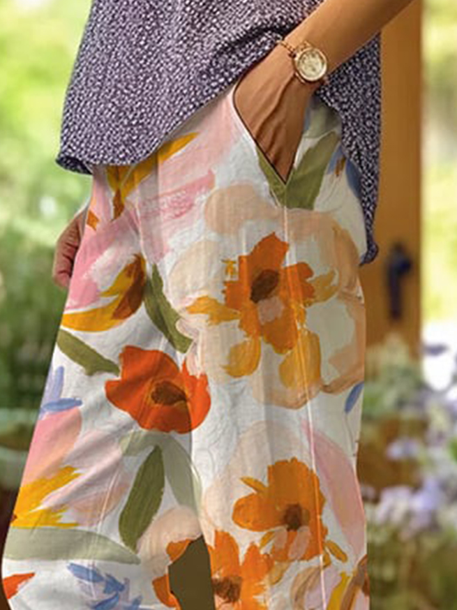 Pantaloni eleganti da donna con motivi floreali - un look elegante e alla moda