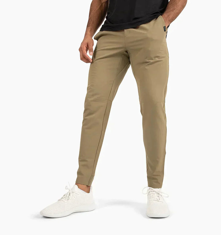 Pantaloni business da uomo esclusivi e oversize: una garanzia di stile elegante