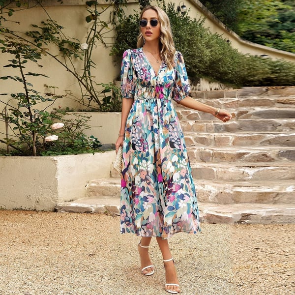 Abito elegante da donna con scollatura a punta e stampa alla moda - design di alta qualità
