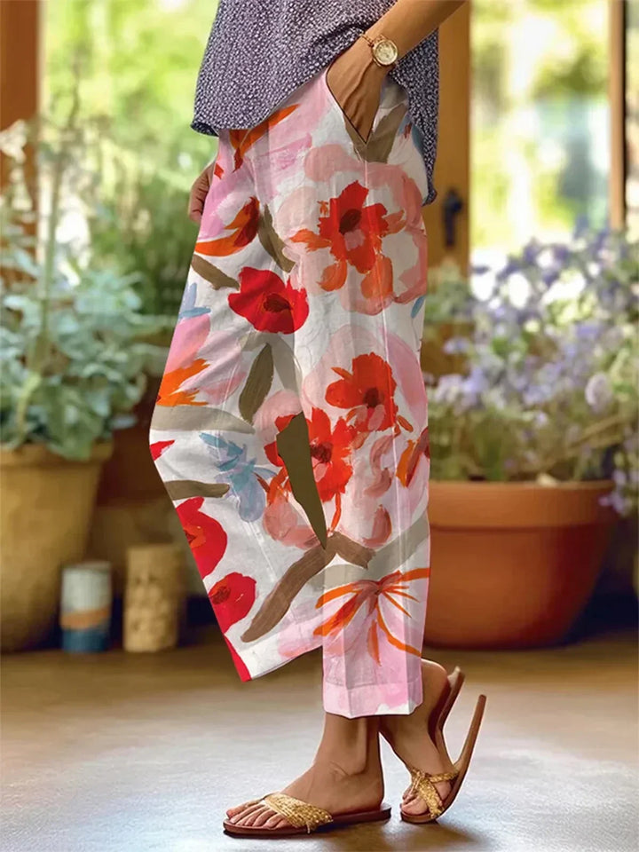Pantaloni eleganti da donna con motivi floreali - un look elegante e alla moda