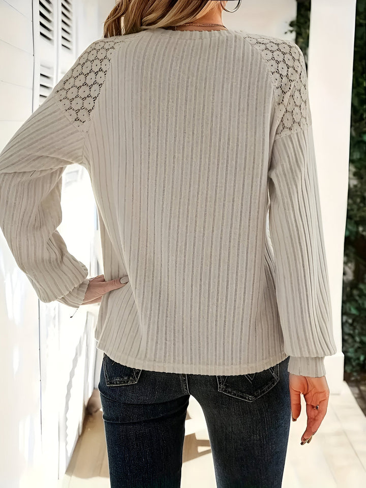 <p>Chayenne - Maglione Elegante con Seducenti Dettagli in Pizzo</p>