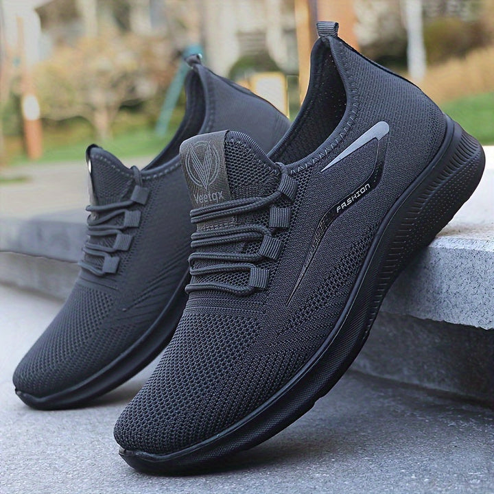 Comode scarpe slip-on nere da uomo con suola ergonomica per il massimo comfort