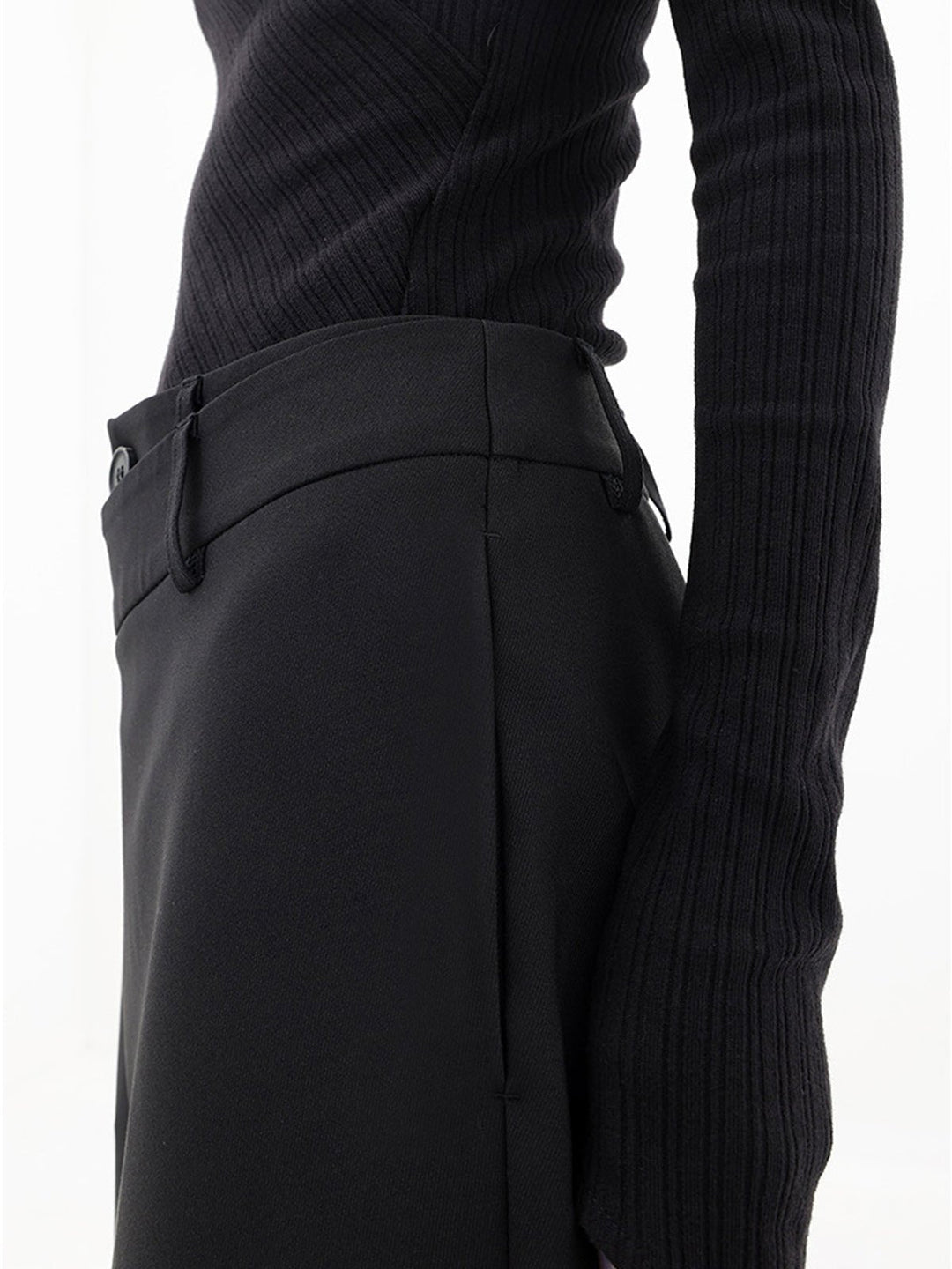 Pantaloni larghi da donna - taglio comodo ed elegante per un look alla moda