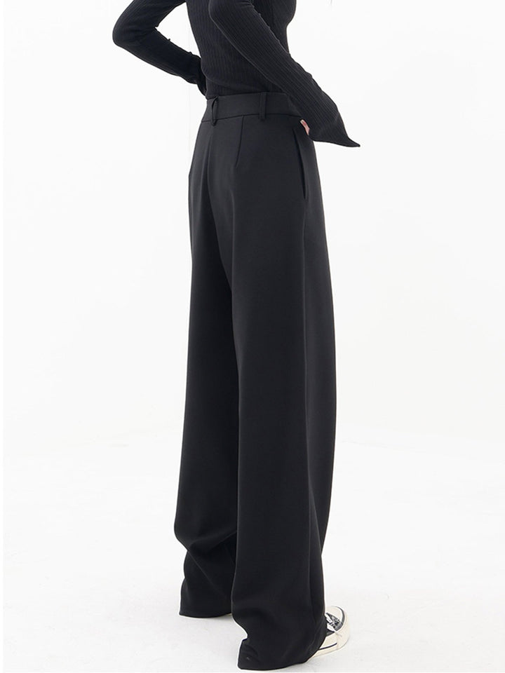 Pantaloni larghi da donna - taglio comodo ed elegante per un look alla moda
