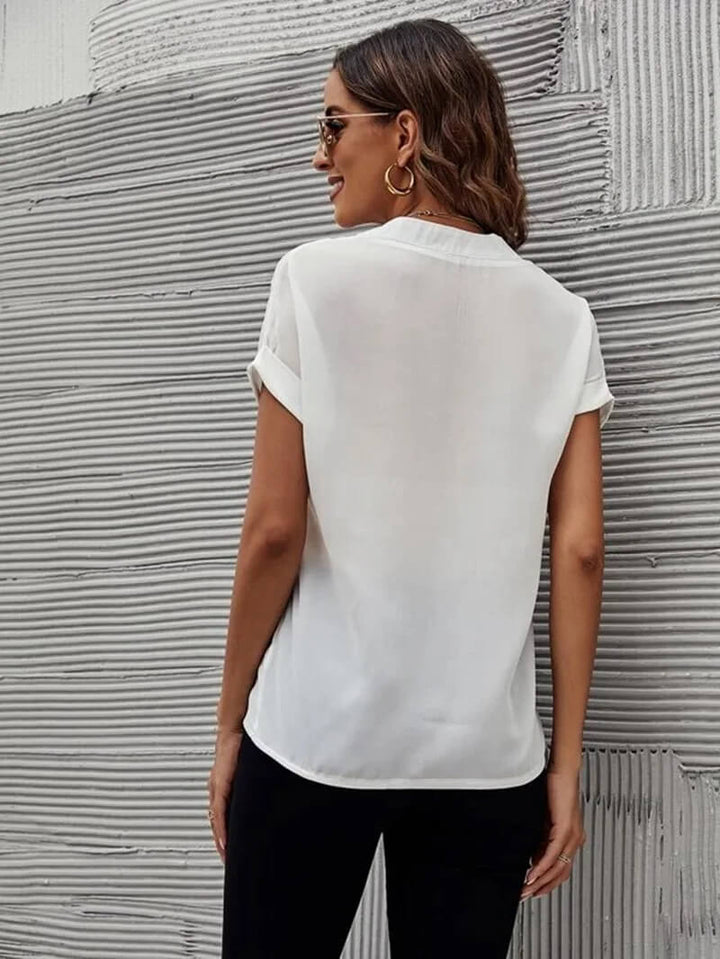 Cadenza™ - Eleganza Rilassata, Blusa con Scollo a V e Maniche Corte