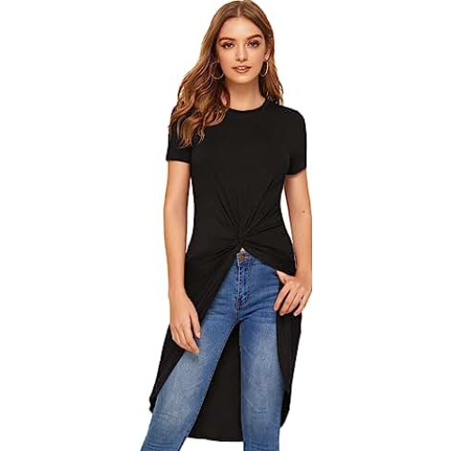 T-shirt da donna alla moda in taglie corte - un look moderno e di tendenza