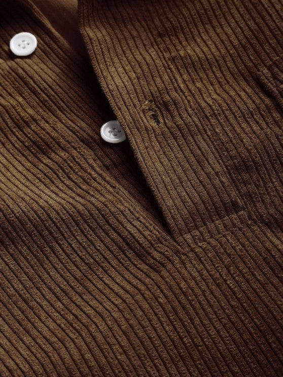 Camicia da uomo in velluto a coste - un look comodo ed elegante con maniche lunghe