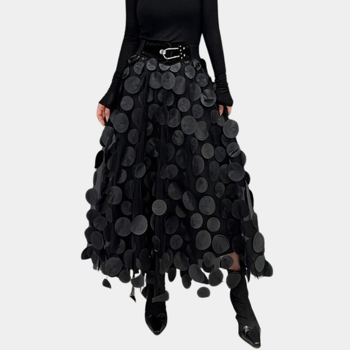 Elegante damigella d'onore con coda di cavallo e pois 3D chic - Seraphine per un ambiente moderno e alla moda