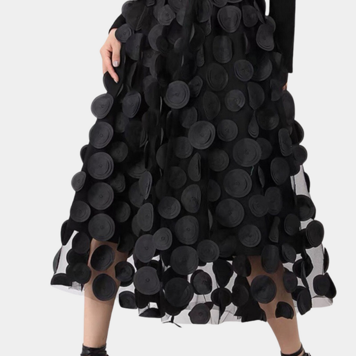 Elegante damigella d'onore con coda di cavallo e pois 3D chic - Seraphine per un ambiente moderno e alla moda