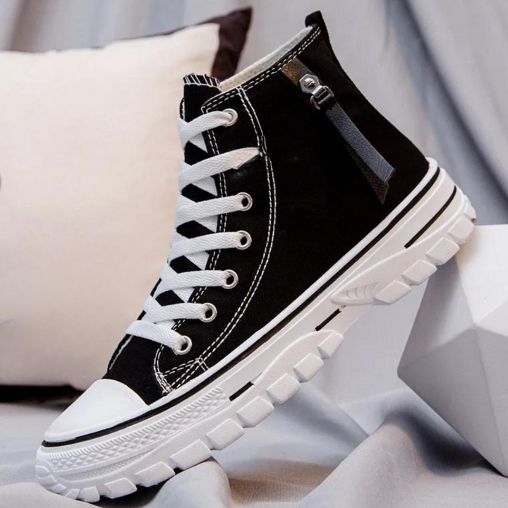 Sneakers alte moderne e alla moda per uomo di Barca