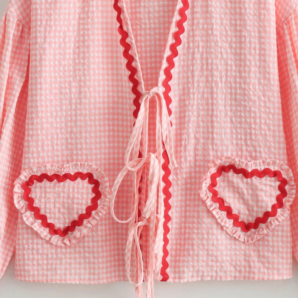 <p>Seraphine - Top alla Moda per Donne con Deliziosa Applicazione a Forma di Cuore</p>
