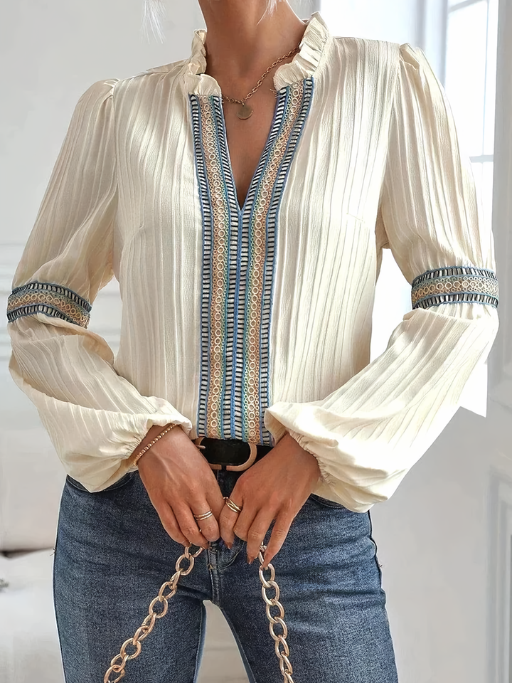 <html><body><p>Havisa - Blusa elegante con bordi sofisticati</p></body></html>