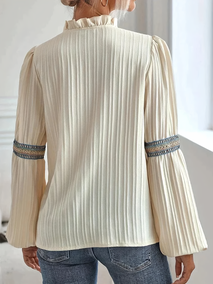 <html><body><p>Havisa - Blusa elegante con bordi sofisticati</p></body></html>