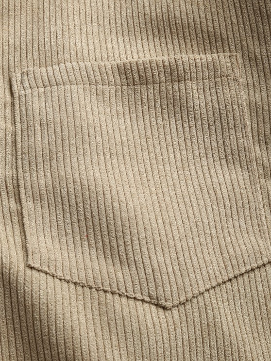 Camicia da uomo in velluto a coste - un look comodo ed elegante con maniche lunghe