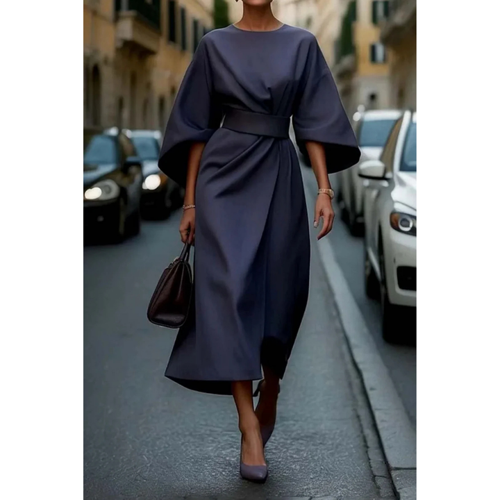 <html>
<body>
<p>Selva | Abito elegante con splendidi maniche a lanterna e una cintura che valorizza la silhouette.</p>
</body>
</html>